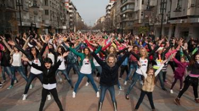 150 души танцуваха на "Gangnam Style" на "Витошка"