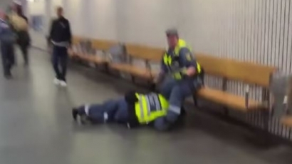 Мигранти пребиха охраната на метрото в Стокхолм (Видео)