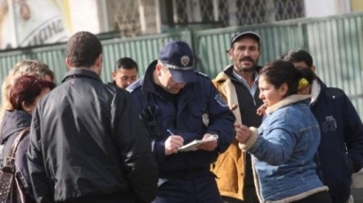 Полицейска окупация на "Женския пазар" в София