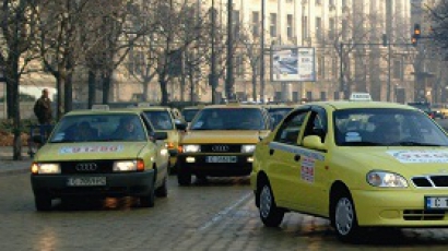 Таксиметраджии работят без шофьорски книжки