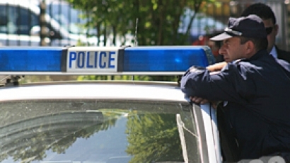Полиция блокира входовете на Враца и Мездра