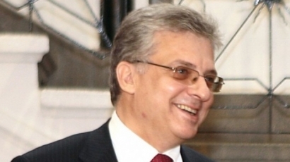 Мъжът на Бокова е новият български представител в ЕБВР