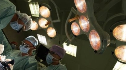 Канадски лекари забравиха метална скоба в стомаха на българка