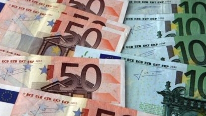 Зам.-шефът на ЕК: Еврото не е под въпрос