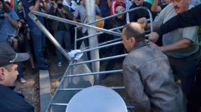 МВР дава на прокурор 11 от буйствалите протестиращи вчера