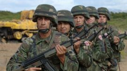 Турция още държат войските си в Ирак