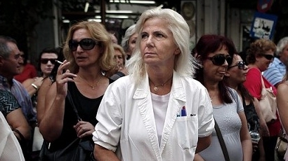 Услугата "съпруг под наем" - хит в Гърция