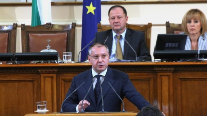 Станишев: Правителство прави реформи, хората се умориха от вувузели