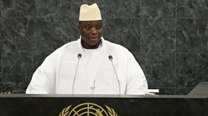 Бившият президент на Гамбия избяга с хазната