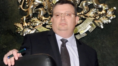 Цацаров нападна съда, че оправдава политици, мечтае за Букурещ