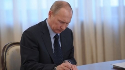 Путин гони шефове на спецслужби за корупция и безхаберие