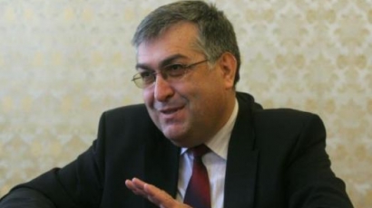 Премиерът: Цветан Василев трябва да се върне заради КТБ