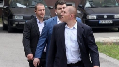 Пазят Пеевски като чеченския президент, плаща над 250 хил. месечно