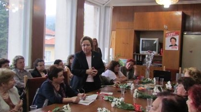 Дора Янкова към учителите: Всички политици ви дължим извинение  