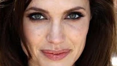 Анджелина Джоли катастрофира