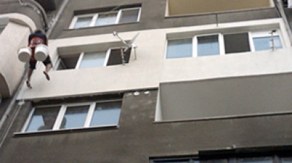 Отпушват бутането на опасни сгради в София