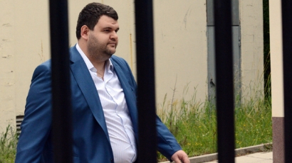 Съдът търси Делян  Пеевски