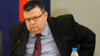 Цацаров иска главите на четирима прокурори
