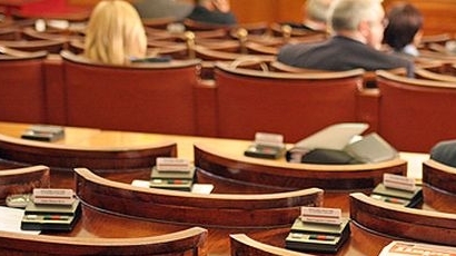 Безработните вече депутати от 43-я парламент вземат 370 000 лв. обезщетения от борсата