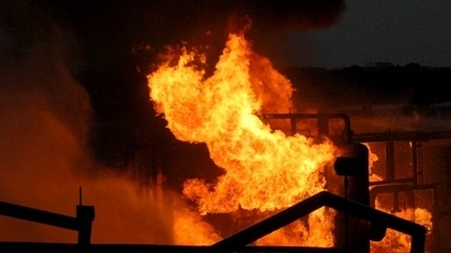Пожар горя в птицекланица в Първомай