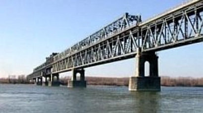 На Дунав мост–Русе и Видин по 2 км опашки