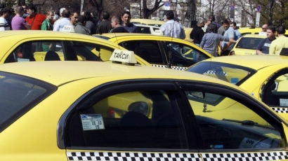 Таксиджии возят в София без книжки