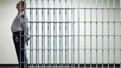 Служител на затвора в Ловеч е задържан заради подкуп от 300 лева
