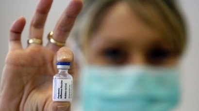 Скандалът с опасните ваксини се заплита, ведомствата се изпокриха