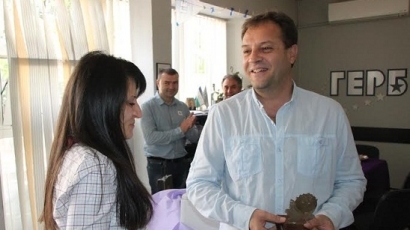 Даниел Панов е носител на годишния приз „Мисия татко“ на фондация „Искам бебе“