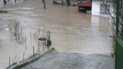 Потопът нападна и Ловешко