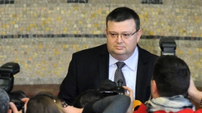 Цацаров: По-добре наказание за Сидеров сега, отколкото дълъг процес