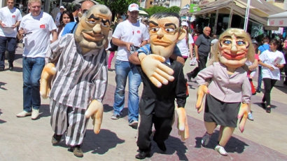 Кукленото шоу на „Борисов, Цветанов, Цачева и Дянков” стопи спестяванията на смолянчани