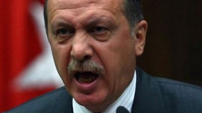 Индипендънт: Ердоган се е скрил в двореца като Нерон, а страната му е пред война