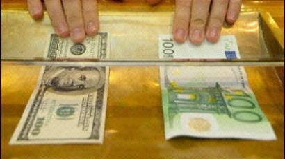 До две години доларът изравнява еврото?