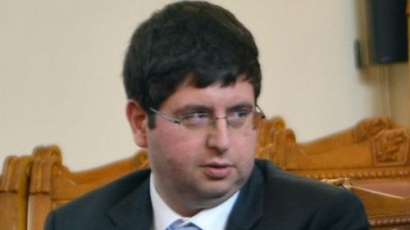 Чобанов намерил 225 млн. лв. за Здравната каса