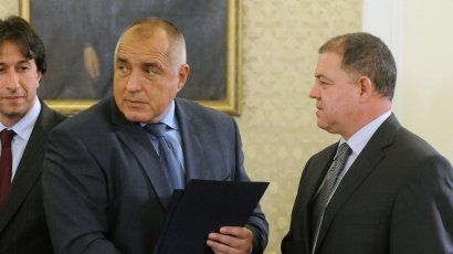 Фрог научи: Борисов коли армия и МВР заради пенсионния казус