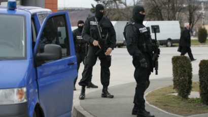 Антимафиоти обсадиха хотел „Кантилена” в Несебър, има арестувани