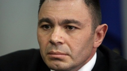 Лазаров: Напускам системата на МВР, стига Борисов да подпише