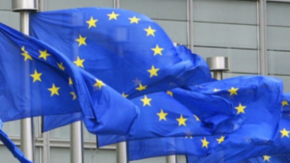 Атака: Знамето на ЕС е незаконно