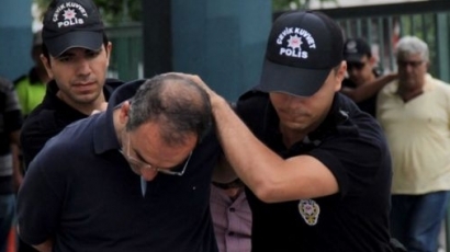 Арестувани са партийни лидери и депутати в Турция