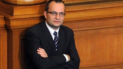 Депутати искат обяснение от Цацаров за разследването на КТБ