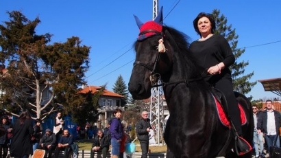 Нинова към Борисов: Отново ли ще унижите родината ни за потупване по рамото?