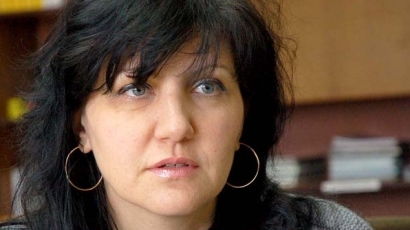 Караянчева: Нинова е наточила ножа, говори през Радев