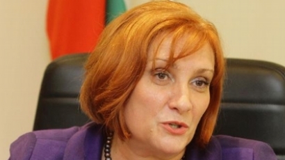 Министър Михайлова: С преговори за корекции ще възстановим плащанията от ЕК