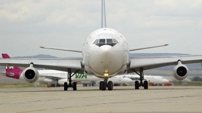 Самолет кацна принудително в Бургас заради сигнал за бомба