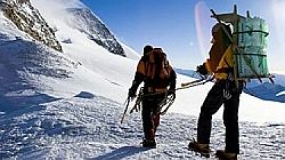 Алпинистът Боян Петров изкачи десетия по височина връх в света