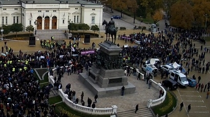 Започна многохилядният протест на полицаите в София