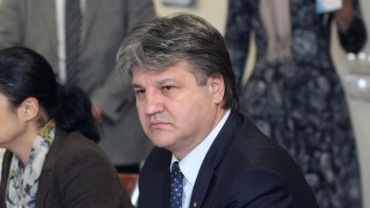 Скандалният Д. Узунов остана представляващ ВСС
