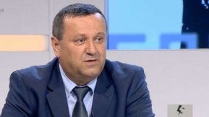Х. Адемов: Няма драма в срещата на Местан с Давутоглу