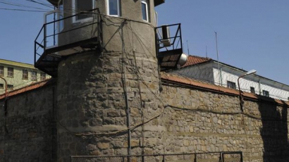 Фрог научи: Арестуваха инспектор в Софийския затвор